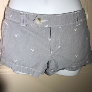 4/$10 item🤑 American Eagle Outfitters size 6 pinstripe with eagles shorts EUC